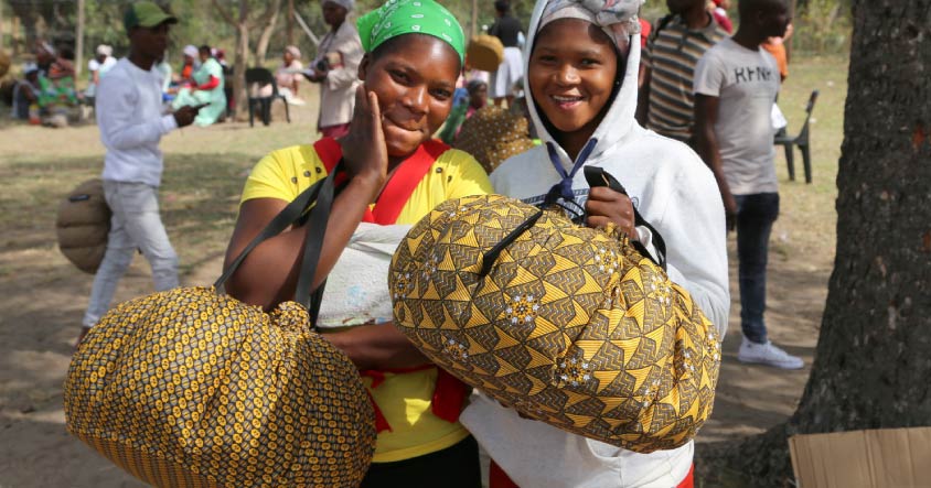 Image of ladies holding Wonderbags